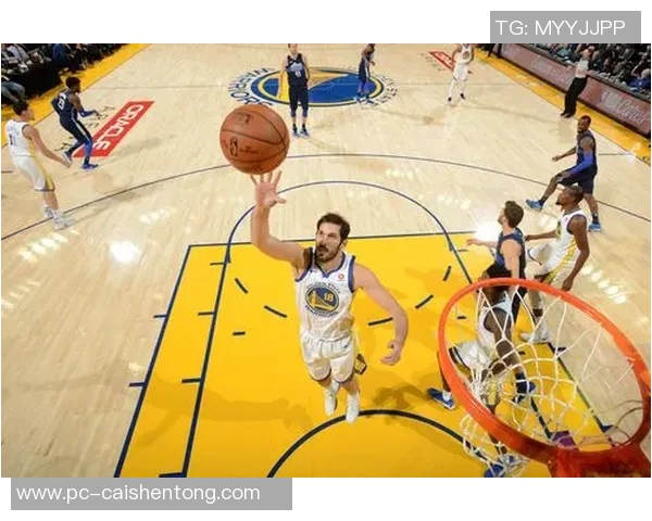 勇士与小牛激战正酣2月5日精彩对决引发球迷热议 勇士与小牛激战正酣2月5日精彩对决引发球迷热议